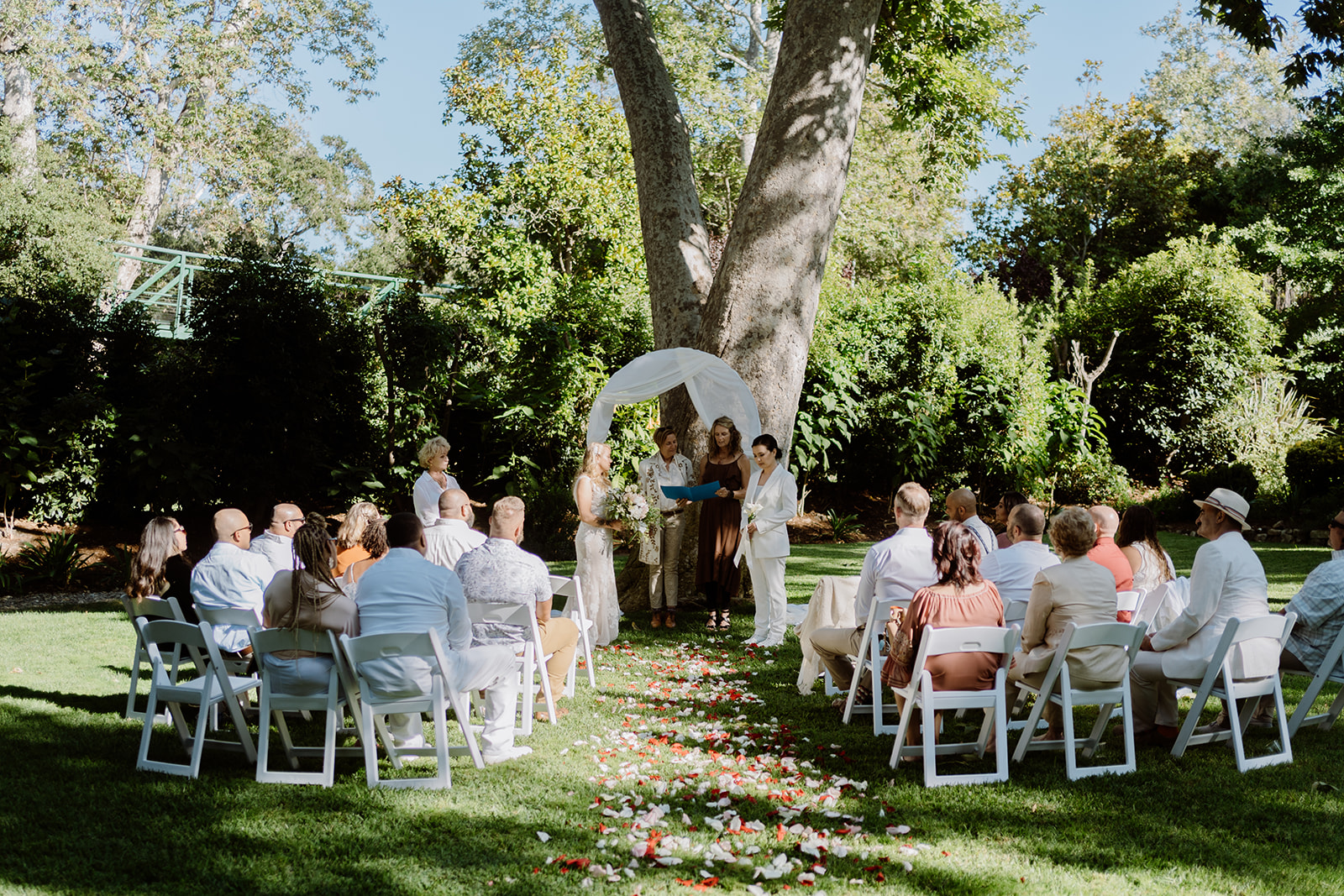 Natural beauty and eloquence define your perfect wedding day at Sycamore Mineral Springs Resort. Natural beauty and eloquence define your perfect wedding day at Sycamore Mineral Springs Resort.