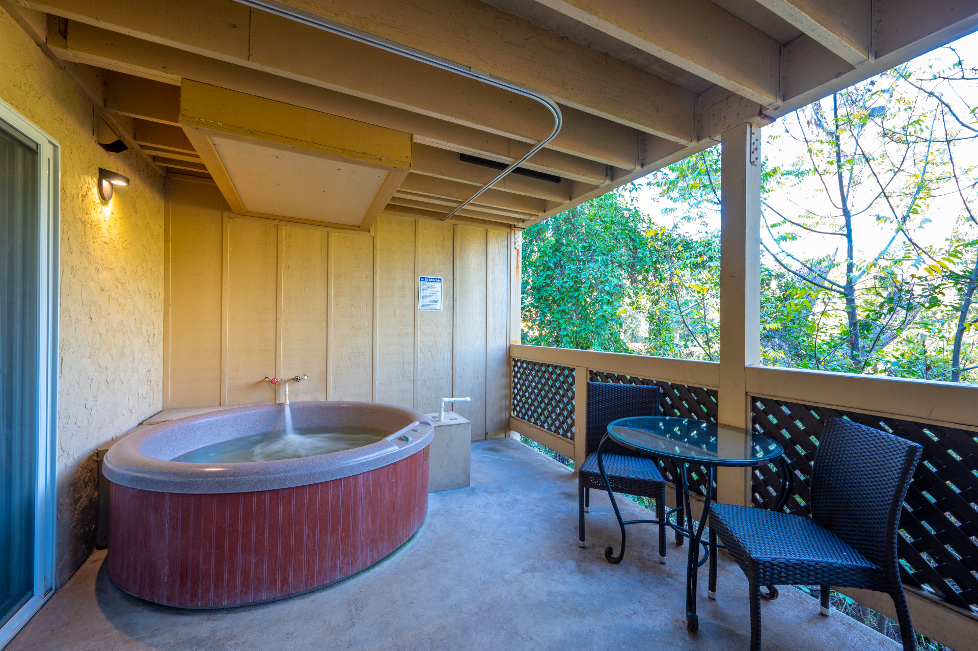 Sycamore Standard Double Queen Room 403