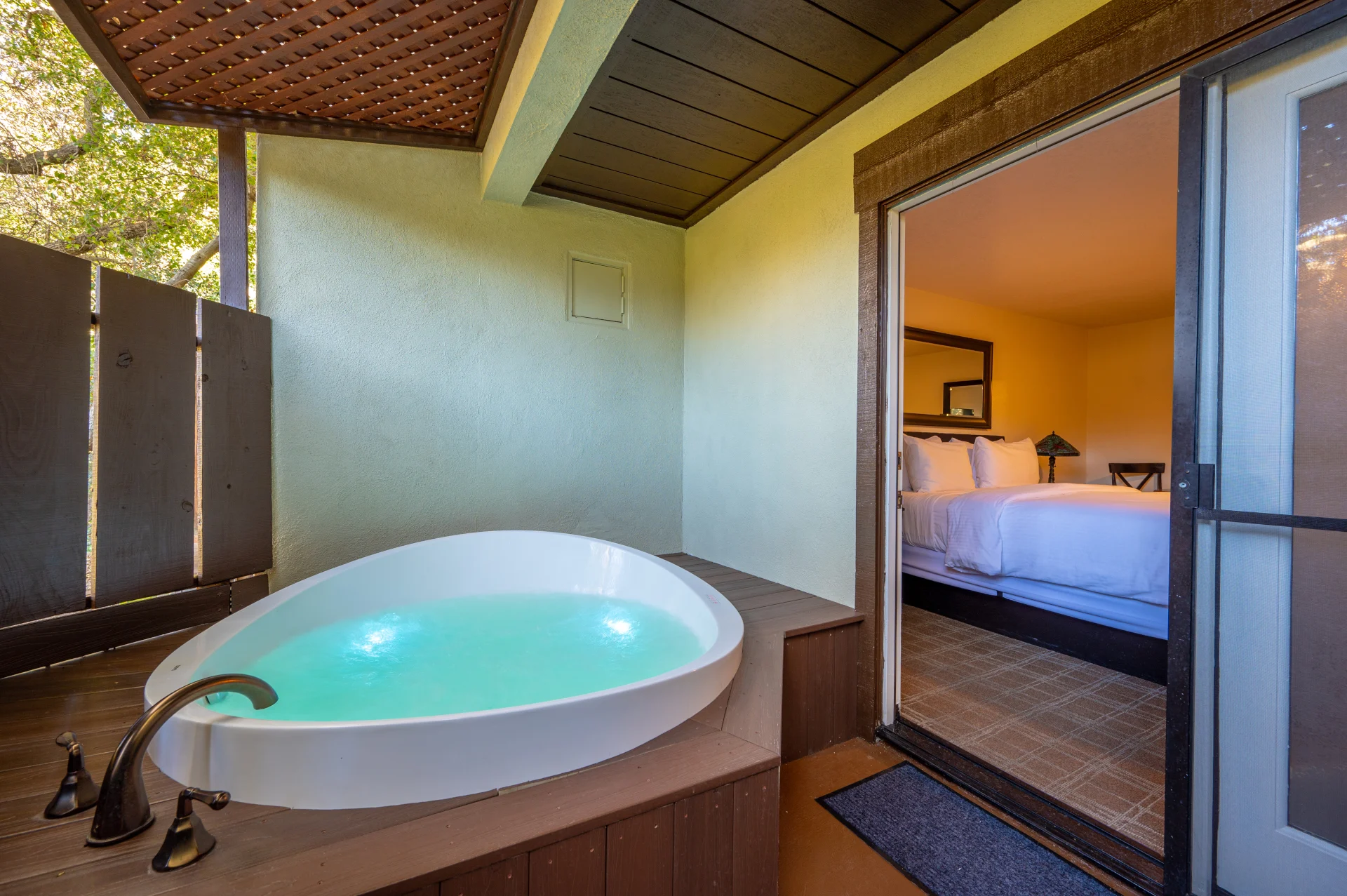 Classic King Hot Tub Room 501