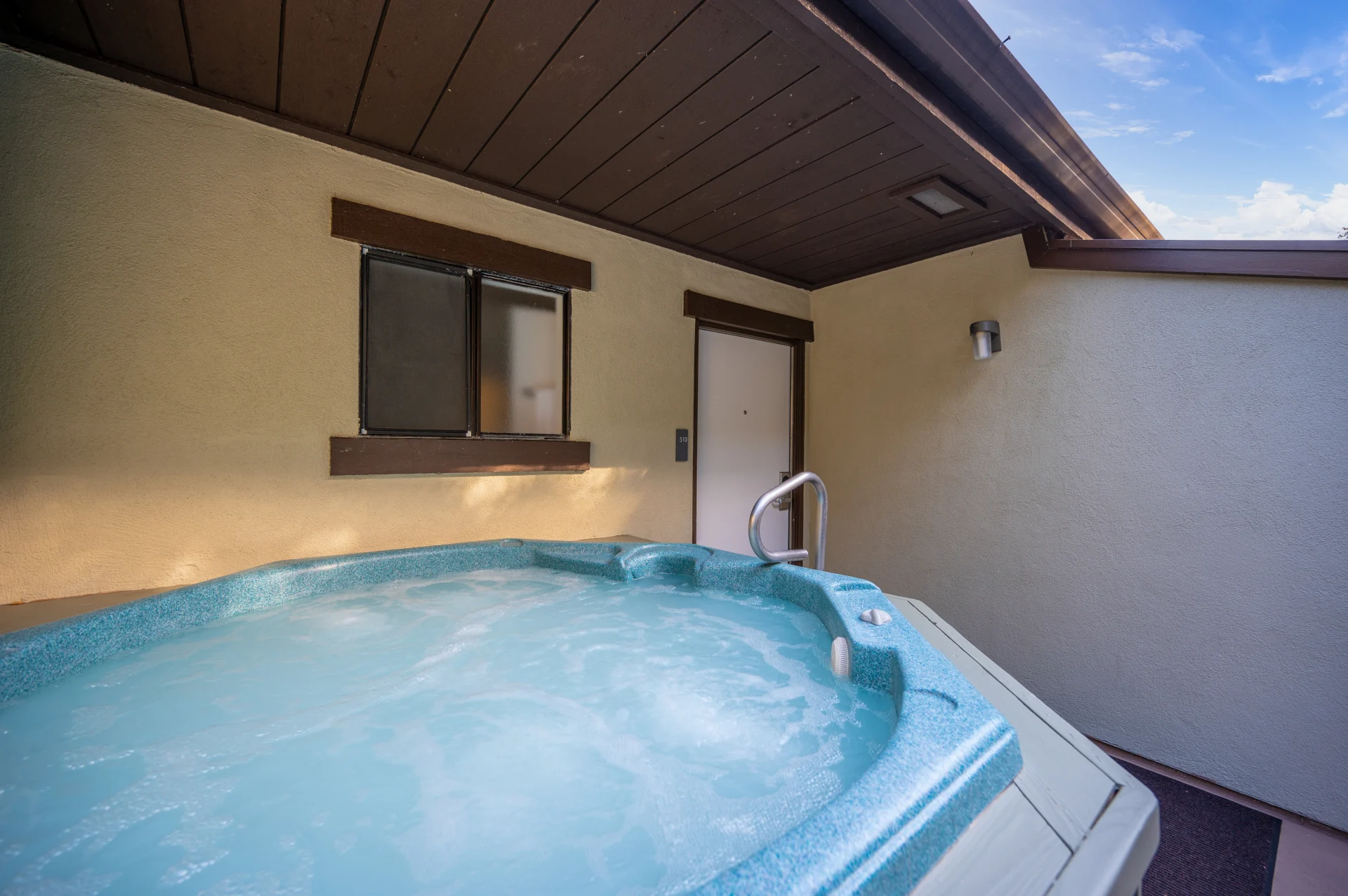 Classic King Hot Tub Room 502