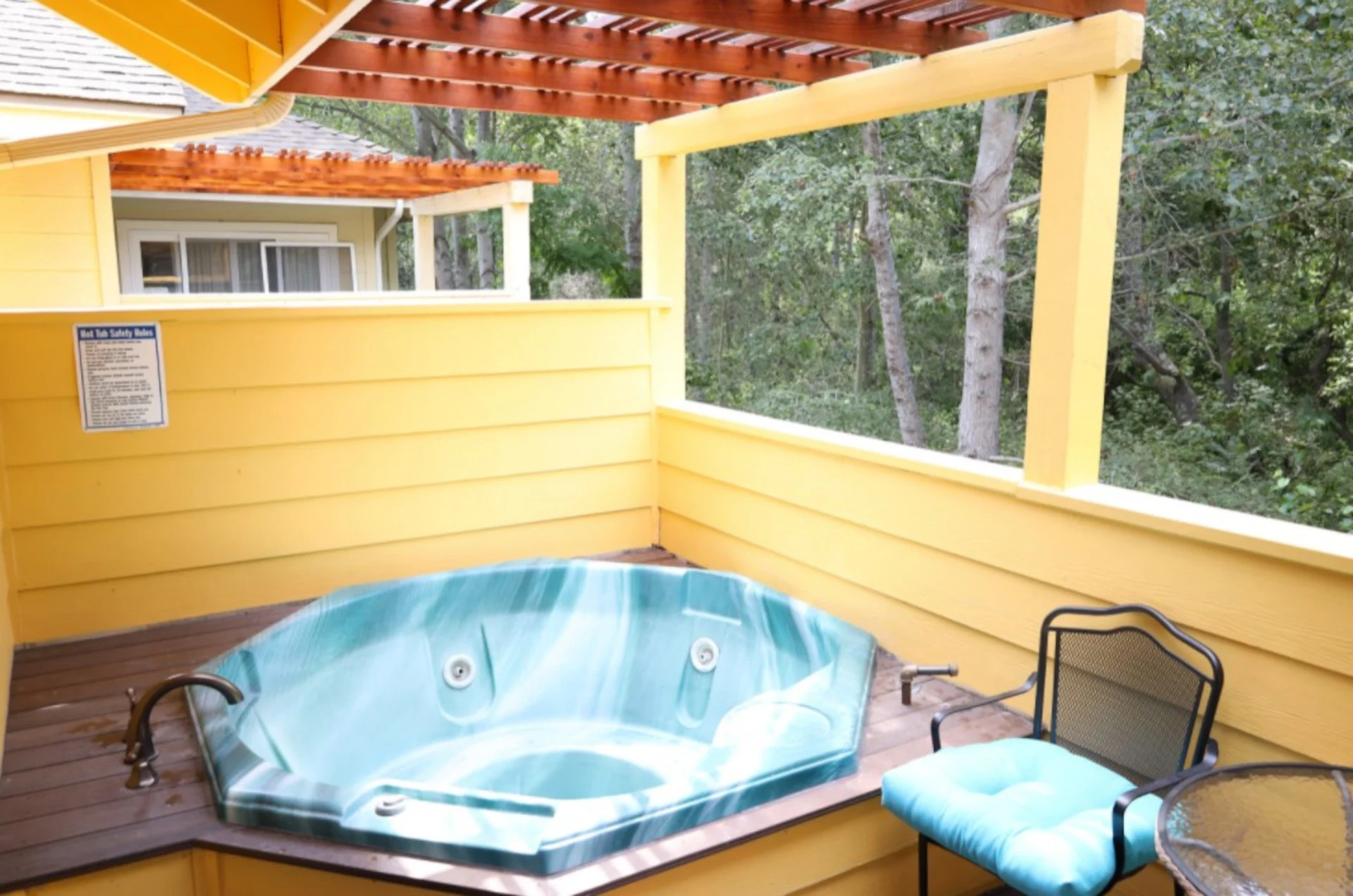 Sycamore West Meadow King Suites