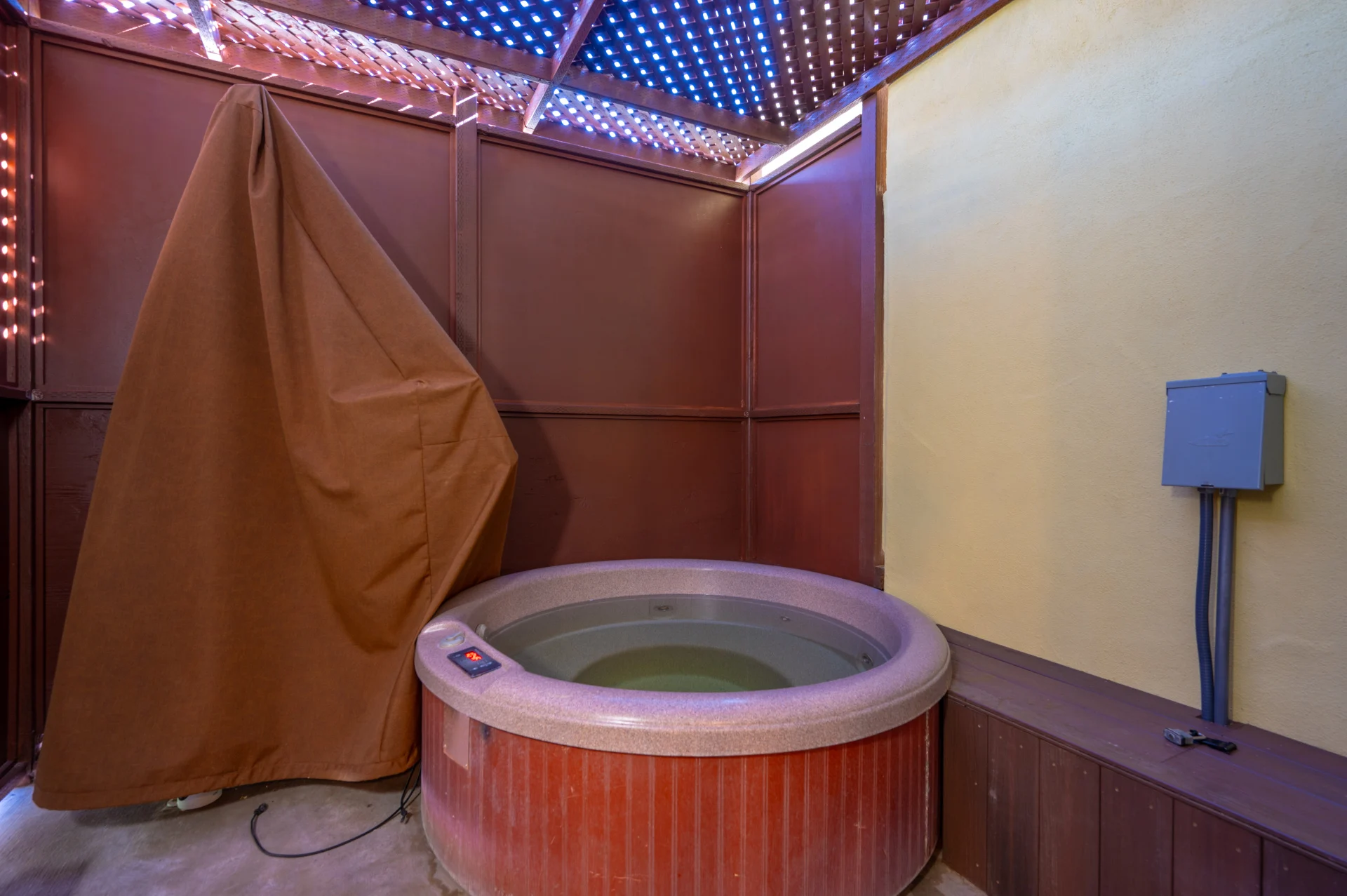 Sycamore King Standard Accessible and Dog Friendly Room 302