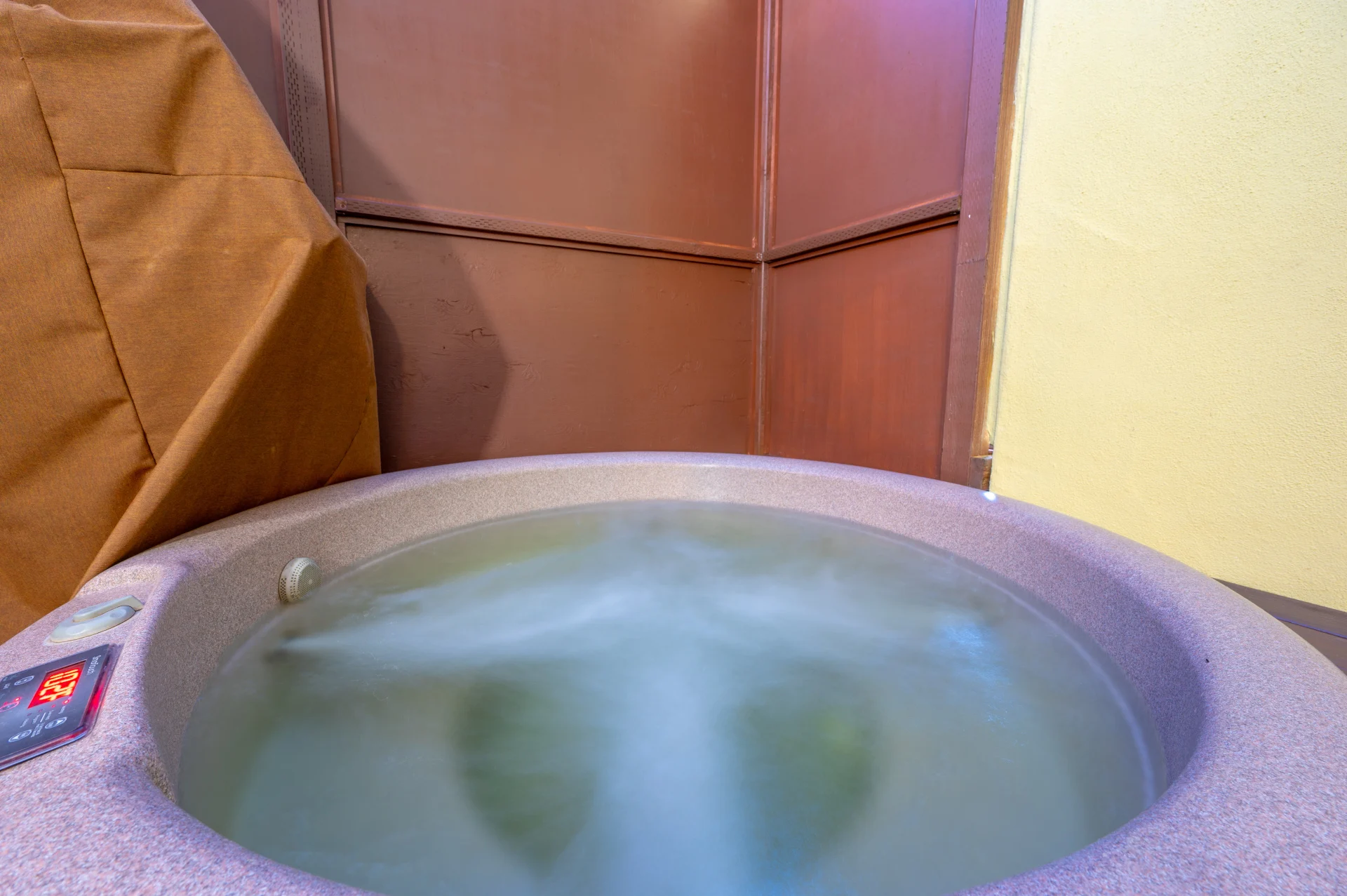 Sycamore King Standard Accessible and Dog Friendly Room 302