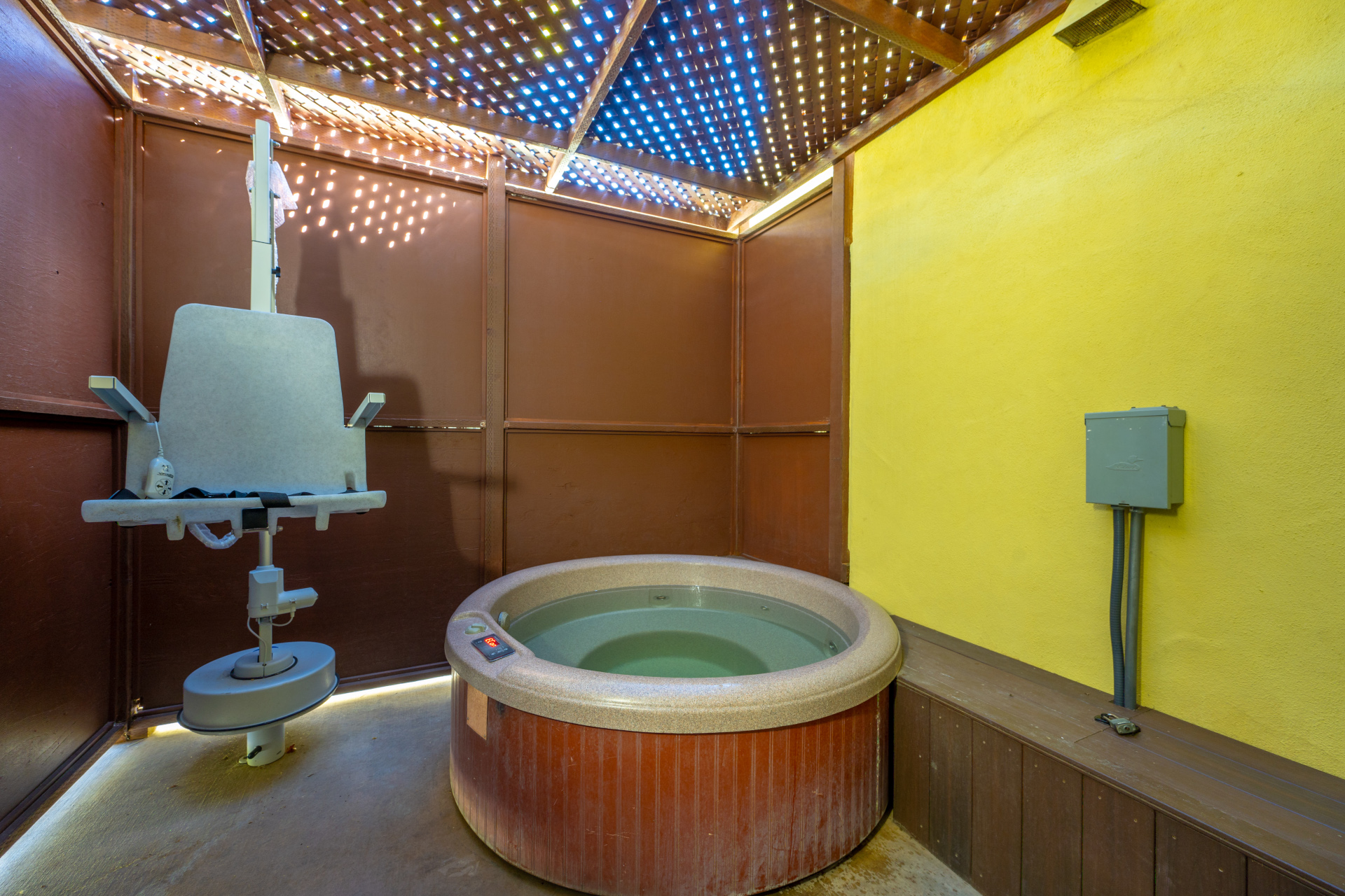 Sycamore King Standard Accessible and Dog Friendly Room 302