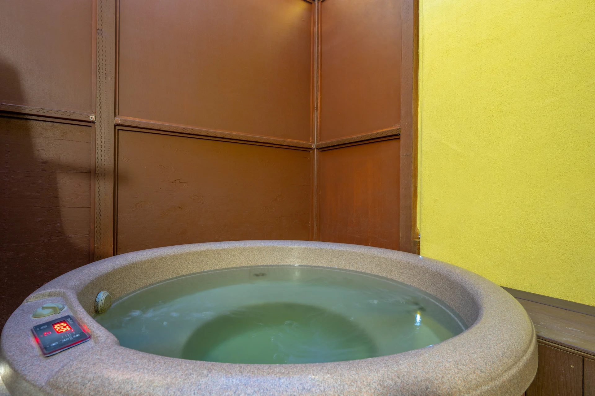 Sycamore King Standard Accessible and Dog Friendly Room 302