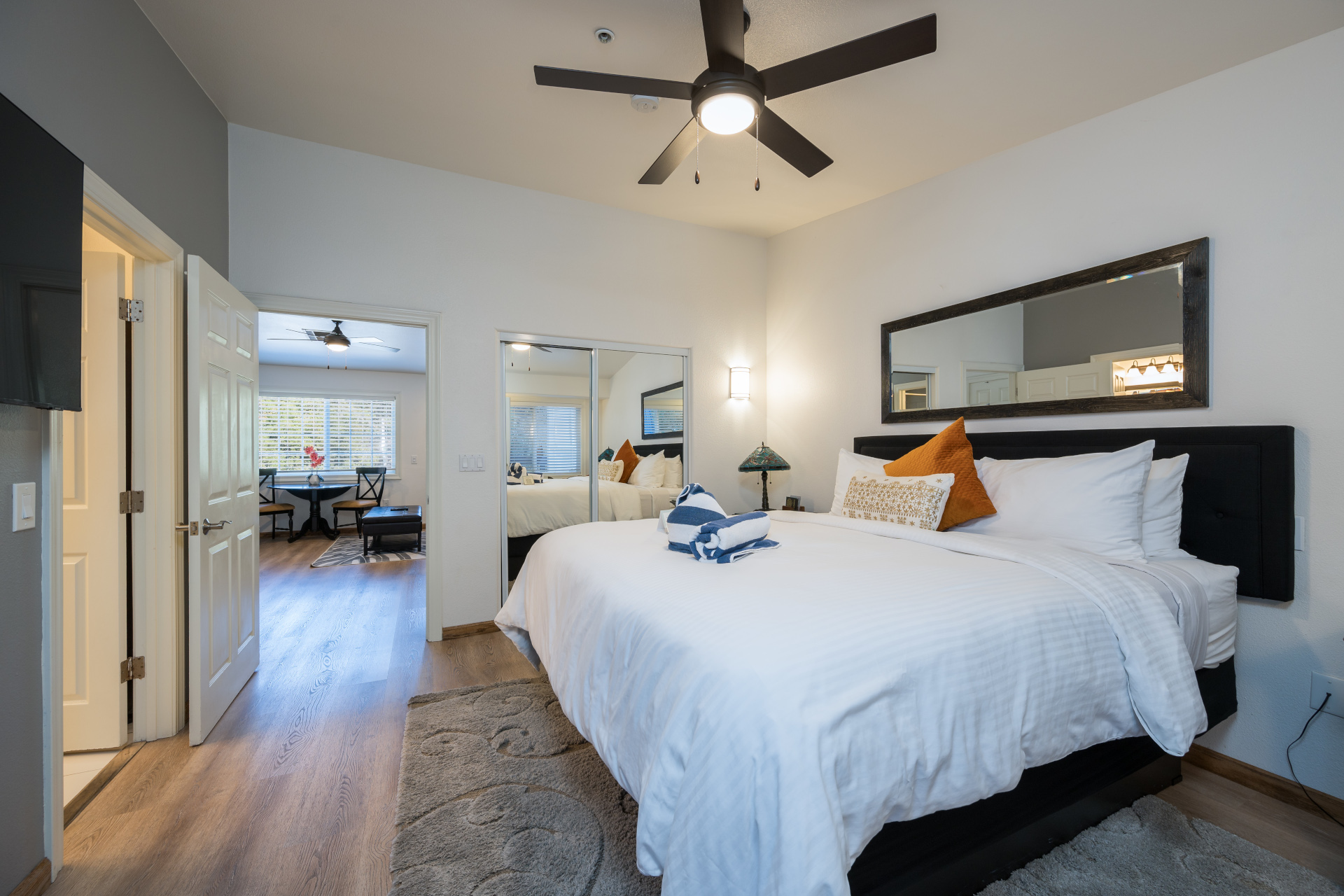 Sycamore Hillside King Suite