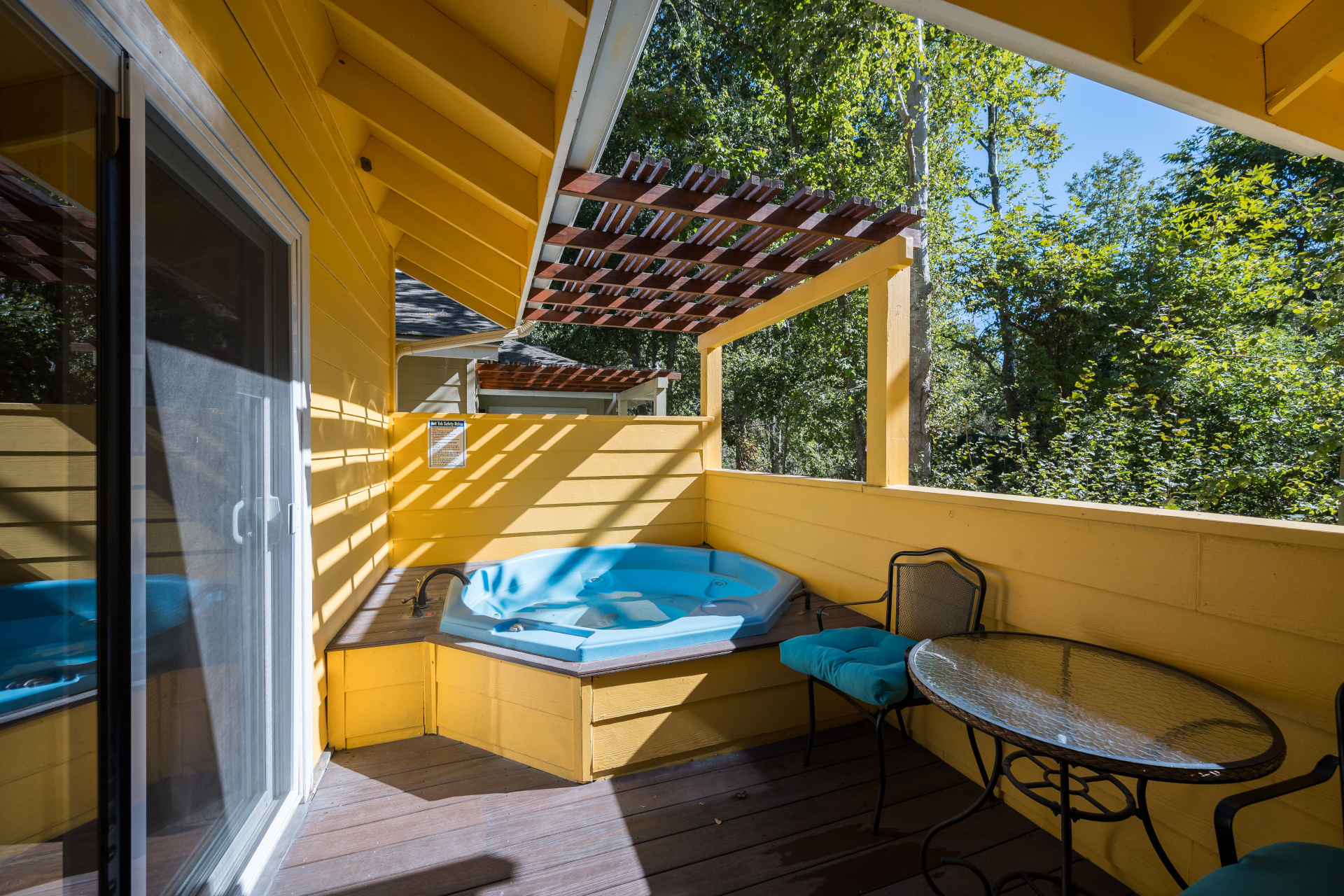 Sycamore West Meadow King Suites