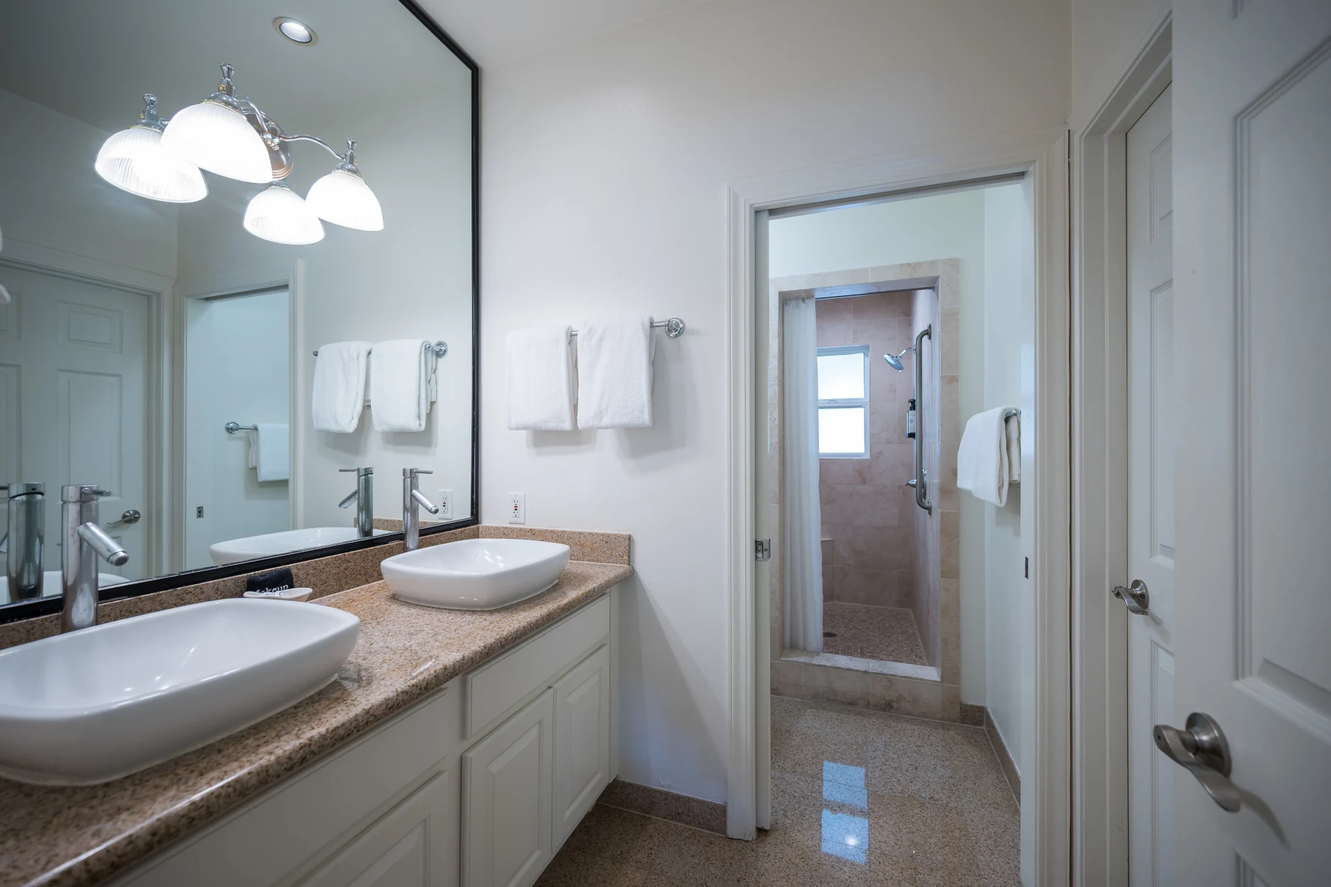 Sycamore West Meadow King Suite Sycamore West Meadow King Suite