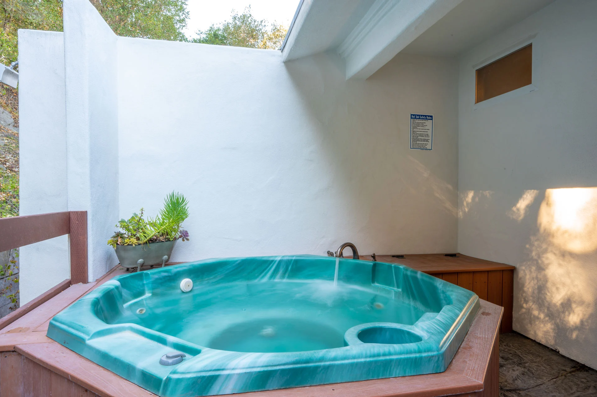 Sycamore Hillside King Suite Hot Tub
