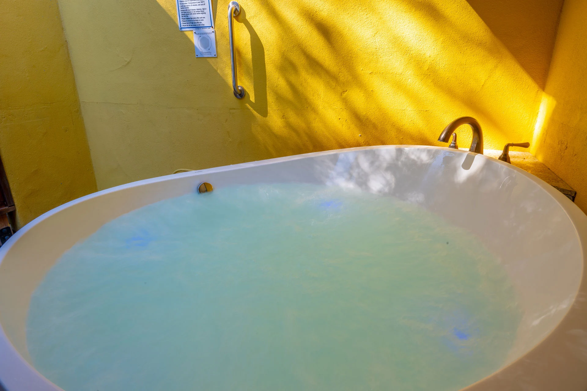 Sycamore Mythical King Suite Hot Tub