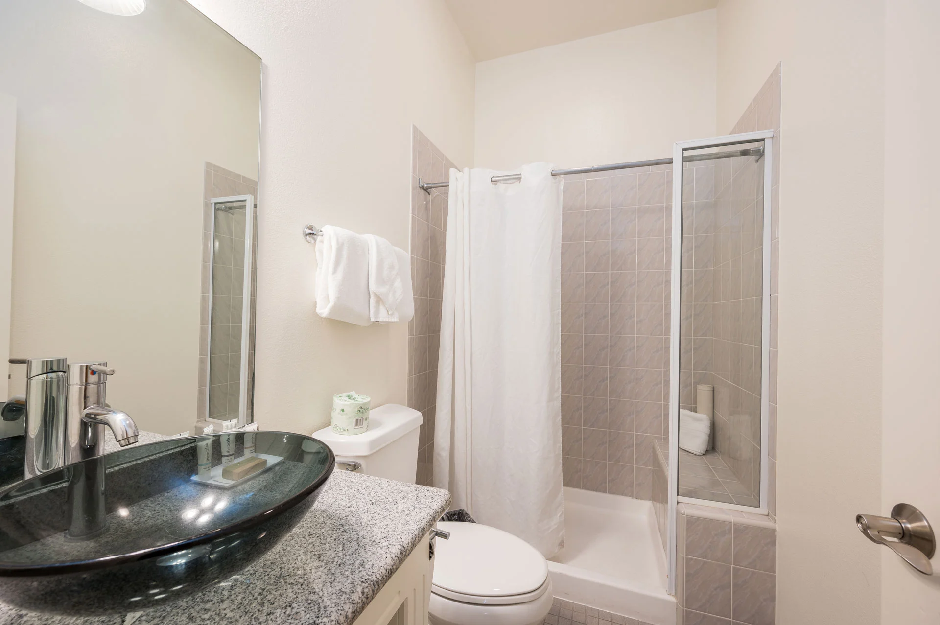 Sycamore Two Story Suite 601 Downstairs Bathroom Sycamore Two Story Suite 601 Downstairs Bathroom